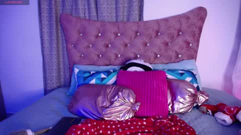 Snapshot of kinkydoll_ chatting on December 22, 2024, 7:11 am Sara online show from December 22, 2024, 7:11 am