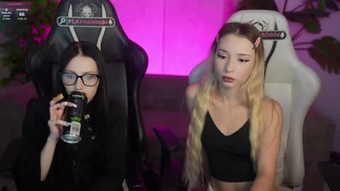 Sweet girls online show from May 17, 2026, 10:44 am