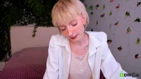 Snapshot of kira__cutie chatting on March 4, 2026, 8:37 pm Kira online show from March 4, 2026, 8:37 pm