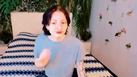 Snapshot of kira__cutie chatting on July 5, 2026, 7:32 pm Kira online show from July 5, 2026, 7:32 pm