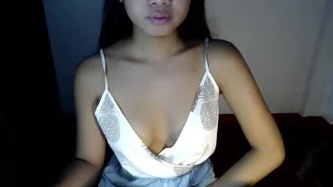 kira_danaya online show from November 12, 2025, 5:41 am