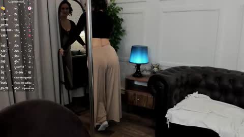 kira_energy online show from November 27, 2025, 2:13 am