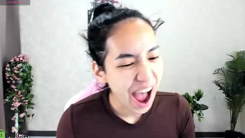 Aura online show from October 24, 2025, 2:08 am