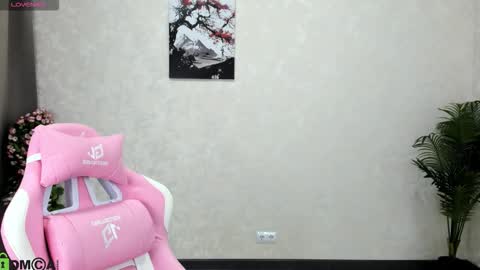 Aura online show from November 5, 2025, 2:00 am