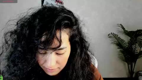 Aura online show from November 19, 2025, 2:55 am