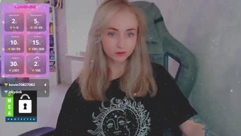Snapshot of kira_love_sleep chatting on July 14, 2026, 3:40 pm you know thumb up me please its important online show from July 14, 2026, 3:40 pm