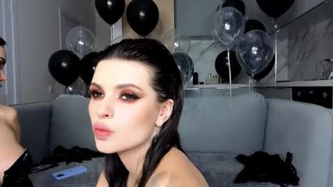 Kira and friends online show from November 2, 2025, 3:42 am