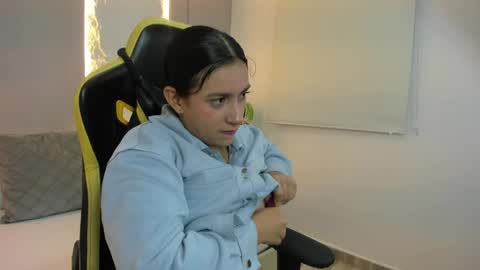 Snapshot of kira_relish chatting on April 4, 2026, 11:29 am K I R A online show from April 4, 2026, 11:29 am