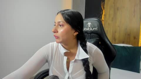 Snapshot of kira_relish chatting on April 8, 2026, 11:21 am K I R A online show from April 8, 2026, 11:21 am