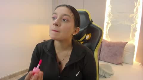 Snapshot of kira_relish chatting on April 9, 2026, 11:15 am K I R A online show from April 9, 2026, 11:15 am