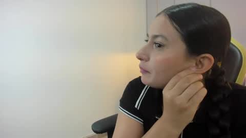 Snapshot of kira_relish chatting on April 13, 2026, 11:16 am K I R A online show from April 13, 2026, 11:16 am