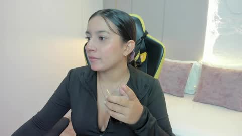 Snapshot of kira_relish chatting on April 20, 2026, 11:24 am K I R A online show from April 20, 2026, 11:24 am