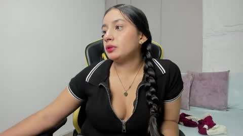 Snapshot of kira_relish chatting on April 28, 2026, 12:32 pm K I R A online show from April 28, 2026, 12:32 pm