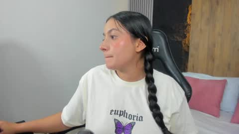 Snapshot of kira_relish chatting on May 8, 2026, 1:38 pm K I R A online show from May 8, 2026, 1:38 pm