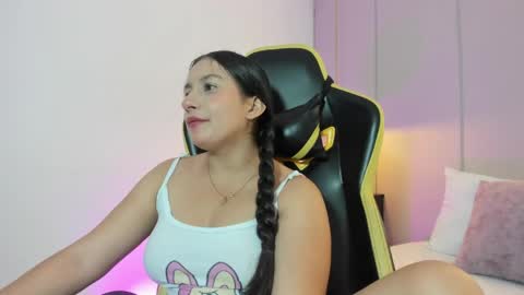 Snapshot of kira_relish chatting on May 9, 2026, 12:43 pm K I R A online show from May 9, 2026, 12:43 pm