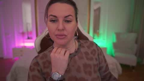 Kira online show from March 4, 2026, 8:59 pm