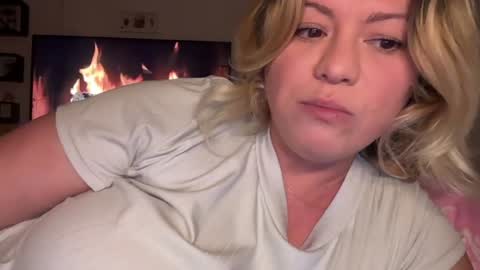 KiraDivine online show from November 29, 2025, 2:31 pm