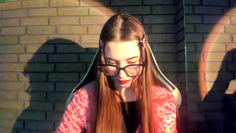 kirakittenn online show from December 18, 2025, 8:15 pm