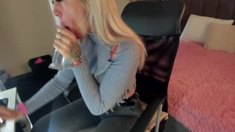 Kira online show from October 23, 2025, 1:38 am