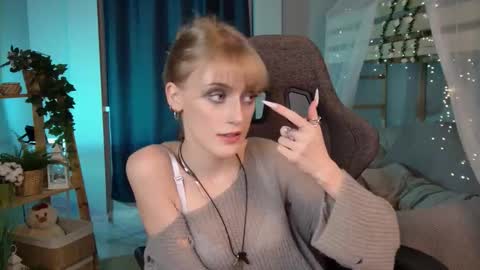 Kira online show from February 25, 2026, 11:03 pm