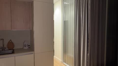 Kira online show from November 8, 2025, 11:54 am