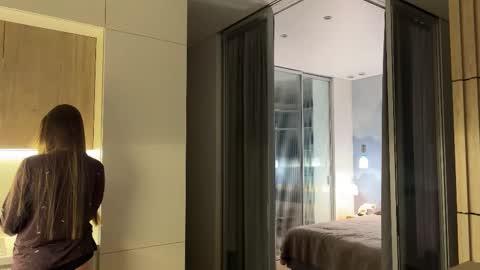 Kira online show from January 12, 2026, 5:29 pm