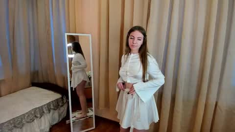 Snapshot of kirarustle chatting on November 27, 2025, 2:35 am Kira online show from November 27, 2025, 2:35 am