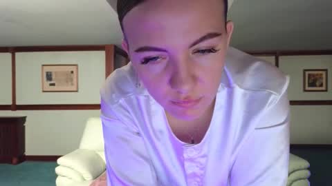 Snapshot of kirarustle chatting on December 5, 2025, 2:31 am Kira online show from December 5, 2025, 2:31 am