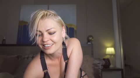 kirasunny online show from February 7, 2025, 8:42 pm