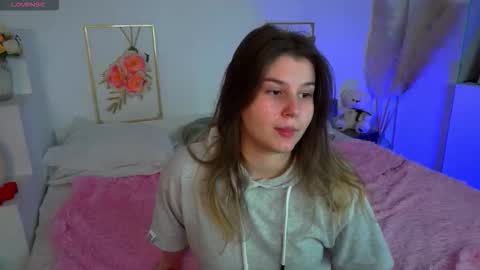 Kira online show from October 26, 2025, 6:52 am