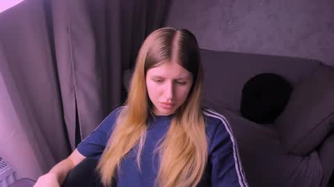 Kira online show from March 9, 2025, 6:54 pm