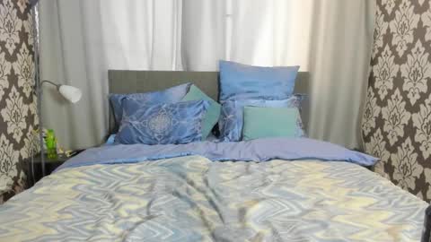 Kira online show from September 12, 2025, 1:22 pm