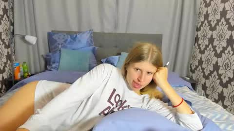 Kira online show from September 15, 2025, 5:46 pm