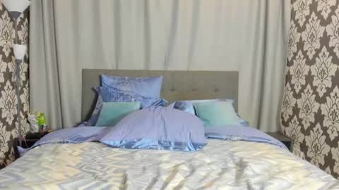 Kira online show from September 17, 2025, 3:46 pm