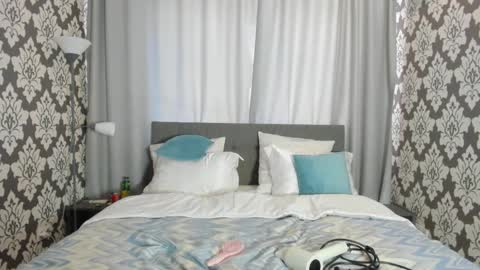 Kira online show from October 3, 2025, 1:08 pm