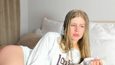 Snapshot of kirraa_ chatting on April 21, 2026, 8:34 pm Kira online show from April 21, 2026, 8:34 pm