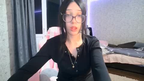 Nicole online show from October 4, 2025, 6:28 pm