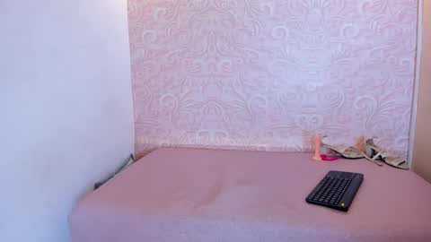 kiss_hott15 online show from February 1, 2025, 11:06 pm