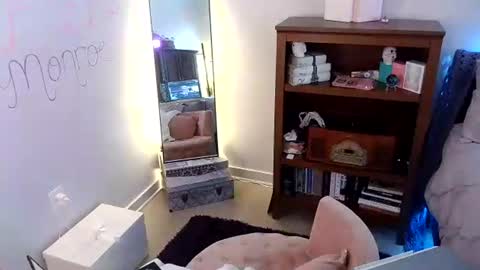 Snapshot of kiss_me_monroe chatting on July 6, 2026, 9:50 pm Morgan Monroe online show from July 6, 2026, 9:50 pm