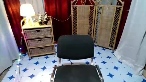 Snapshot of kisses_asian143 chatting on February 13, 2026, 12:12 pm VICTORIA online show from February 13, 2026, 12:12 pm