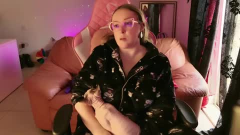 kissica online show from February 8, 2025, 1:01 pm