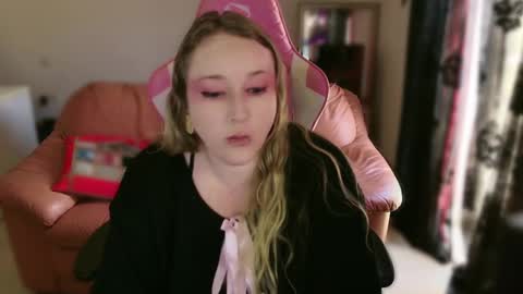 kissica online show from February 17, 2025, 11:44 am