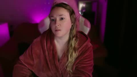 kissica online show from February 18, 2025, 5:42 pm