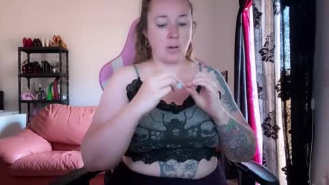 kissica online show from September 22, 2025, 5:42 am