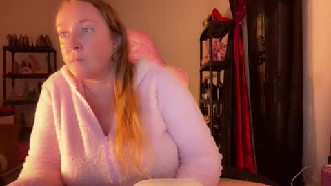 kissica online show from November 19, 2025, 5:57 pm