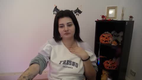 kissleoxx online show from November 6, 2025, 2:07 pm