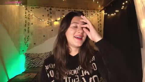 Snapshot of kisstarxxx chatting on October 18, 2025, 4:04 am Helena and Brad online show from October 18, 2025, 4:04 am