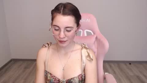 Vikki Rose online show from October 14, 2025, 2:18 pm