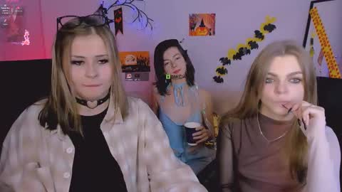 kitniss online show from October 31, 2025, 9:49 pm