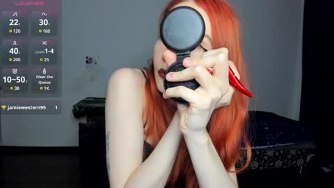 Snapshot of kitsunemoon chatting on December 12, 2024, 7:37 pm Kitsune online show from December 12, 2024, 7:37 pm